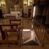 Il tempio barocco cela per� sotto il suo pavimento un tesoro inestimabile: i resti della chiesa di San Benedetto, edificata ancor prima del monastero: intorno VIII-IX secolo d.C. Sul lato destro della navata c'� un primo accesso ai sotterranei